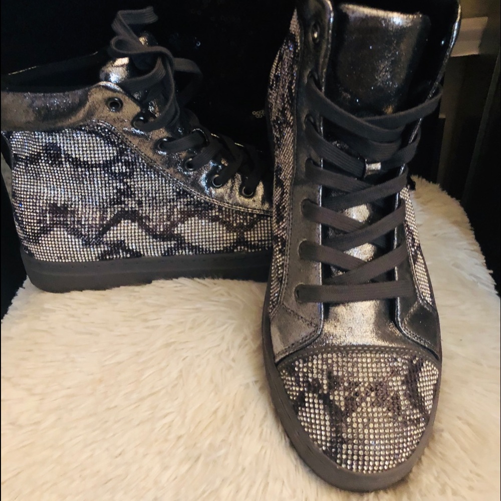 Men’s hightop sneakers